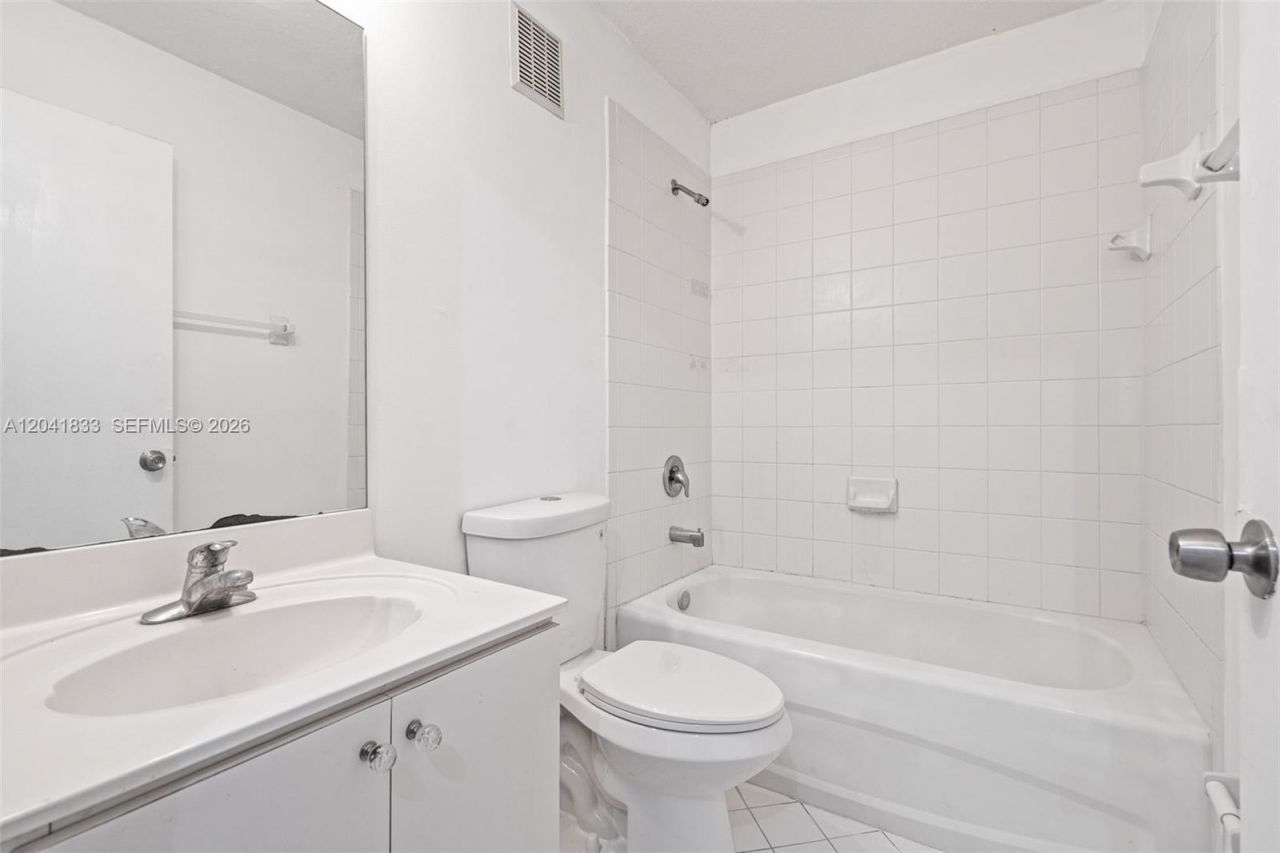 1261 SE 27th St , Unit 201, Homestead, FL 33035 Photo