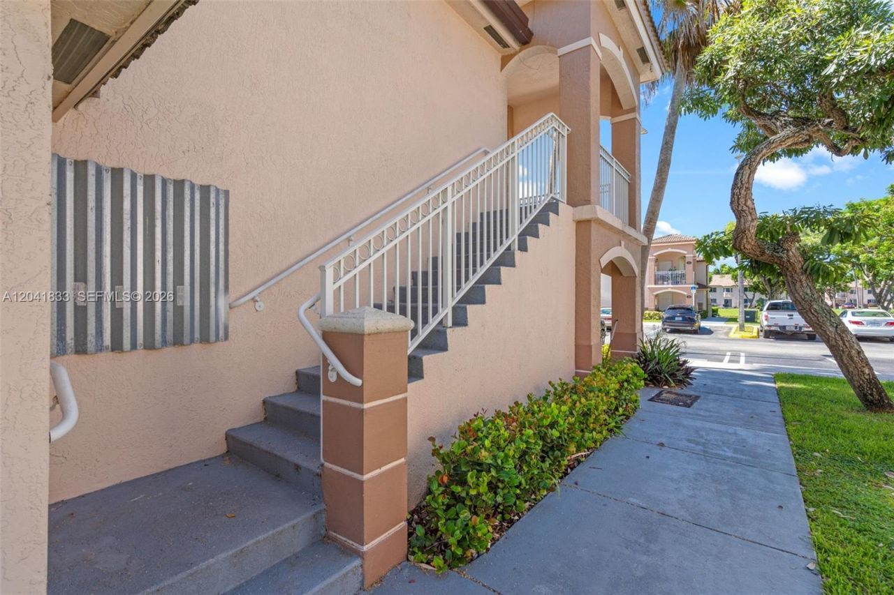 1261 SE 27th St , Unit 201, Homestead, FL 33035 Photo