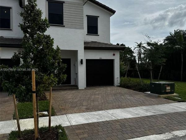 285 SW 159th Ln , Pembroke Pines, FL 33027