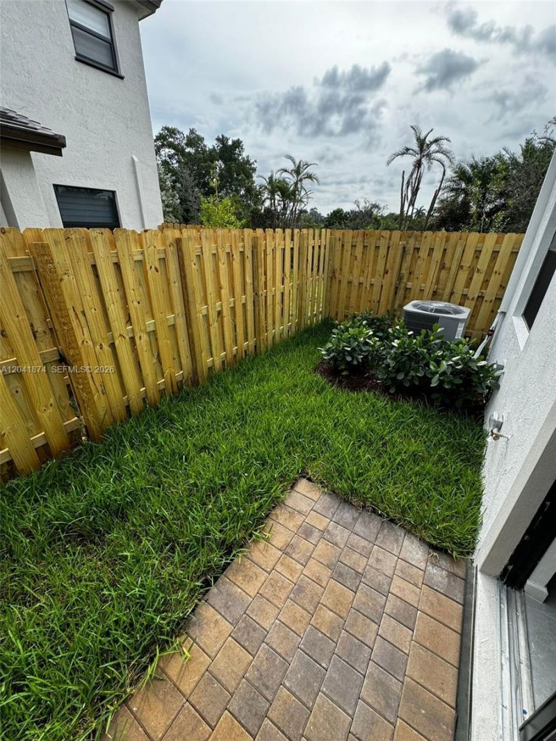 285 SW 159th Ln , Pembroke Pines, FL 33027 Photo