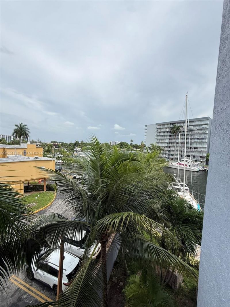 2475 NW 16th Street Rd , Unit 418, Miami, FL 33125 Photo