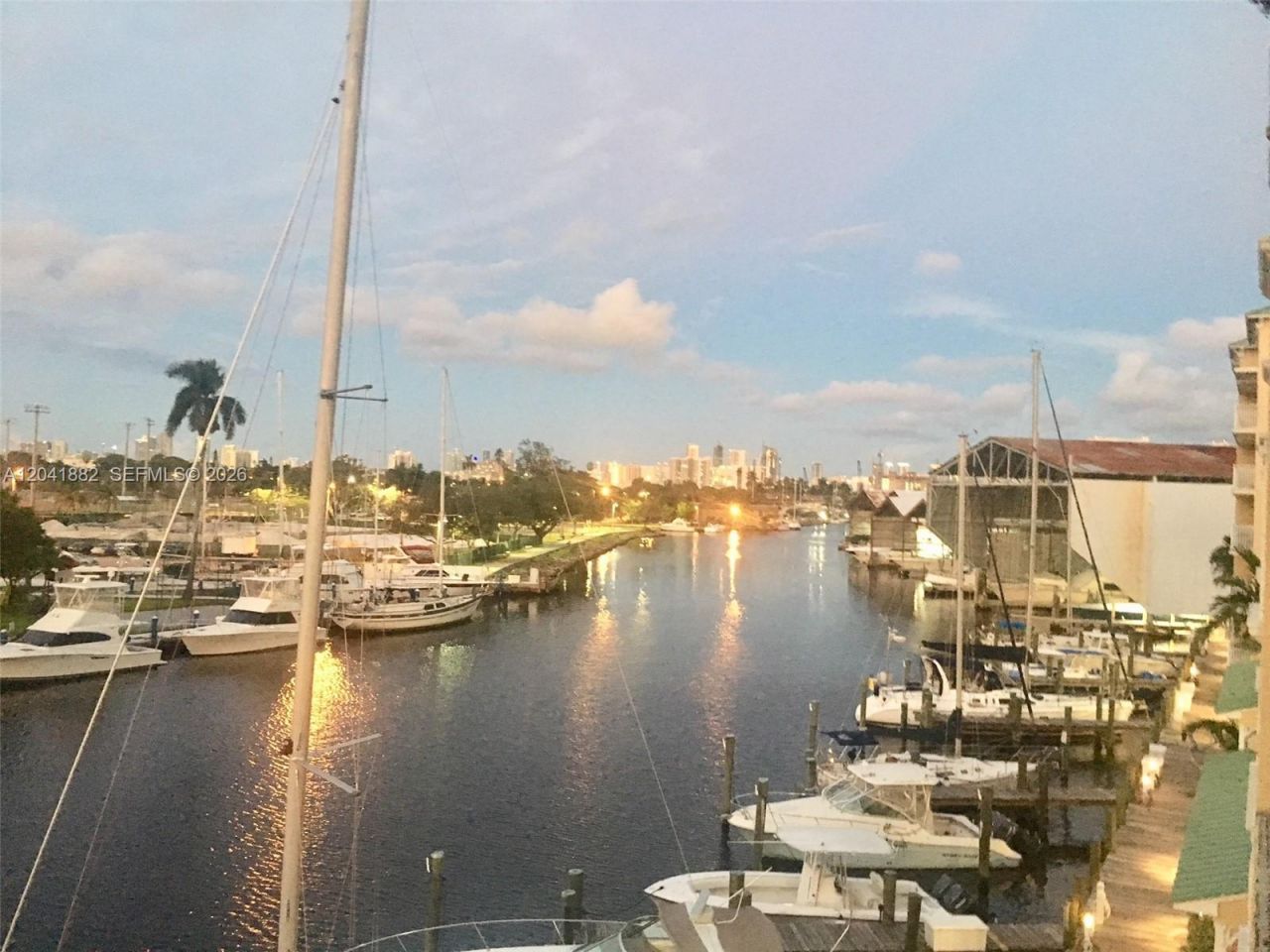 2475 NW 16th Street Rd , Unit 418, Miami, FL 33125 Photo