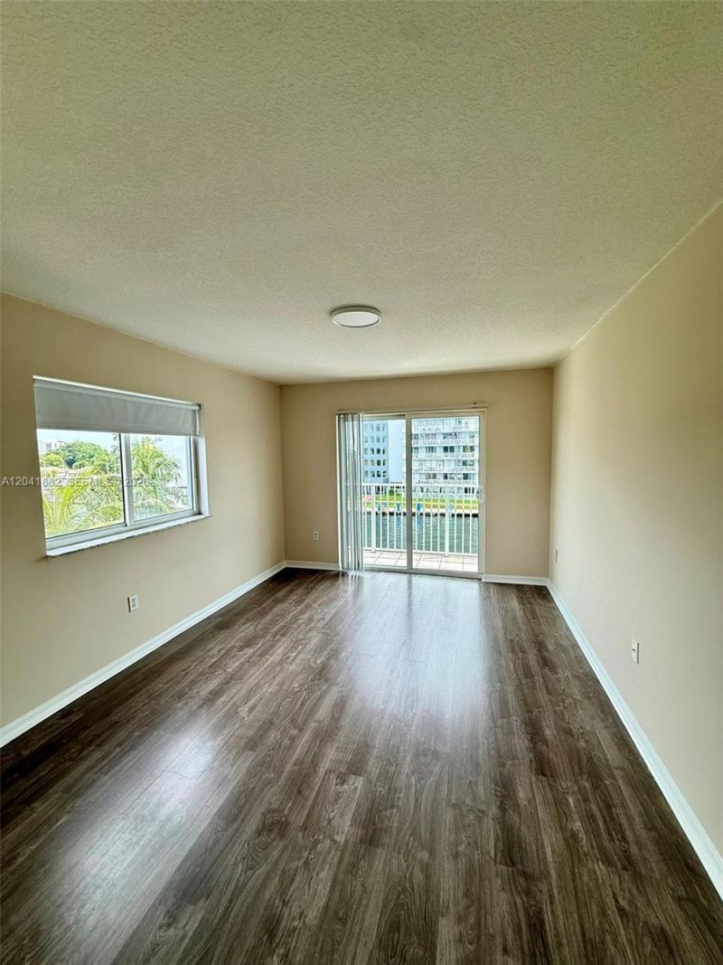 2475 NW 16th Street Rd , Unit 418, Miami, FL 33125 Photo