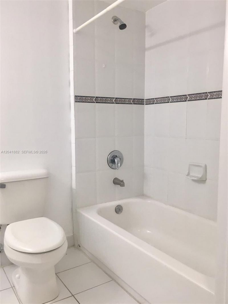 2475 NW 16th Street Rd , Unit 418, Miami, FL 33125 Photo