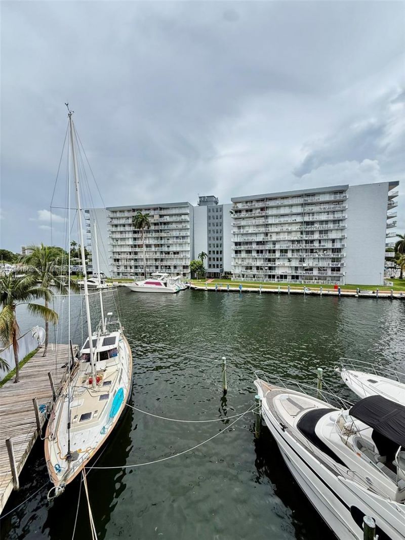 2475 NW 16th Street Rd , Unit 418, Miami, FL 33125 Photo