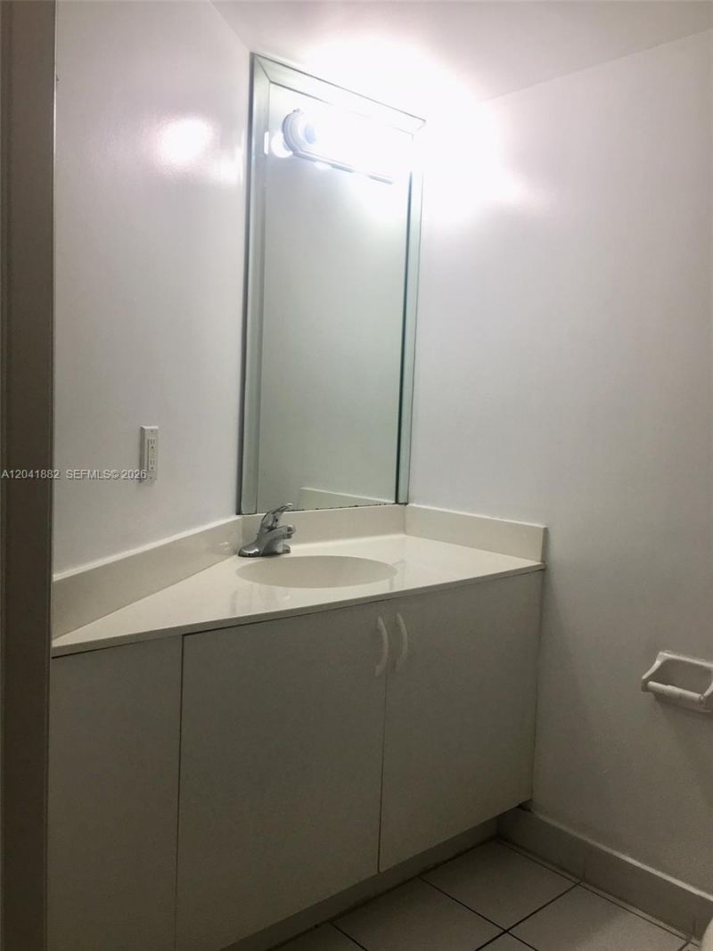 2475 NW 16th Street Rd , Unit 418, Miami, FL 33125 Photo