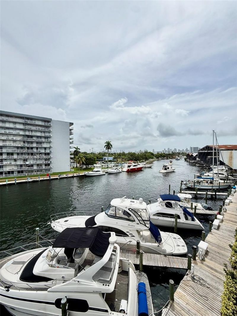 2475 NW 16th Street Rd , Unit 418, Miami, FL 33125 Photo