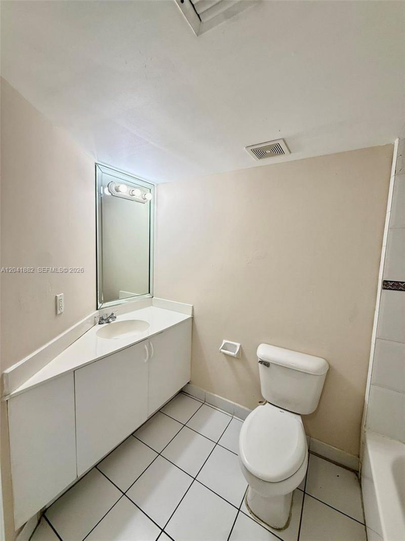 2475 NW 16th Street Rd , Unit 418, Miami, FL 33125 Photo