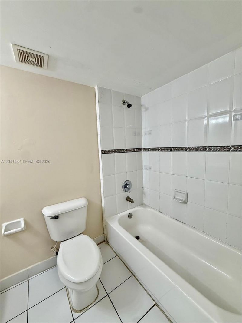 2475 NW 16th Street Rd , Unit 418, Miami, FL 33125 Photo
