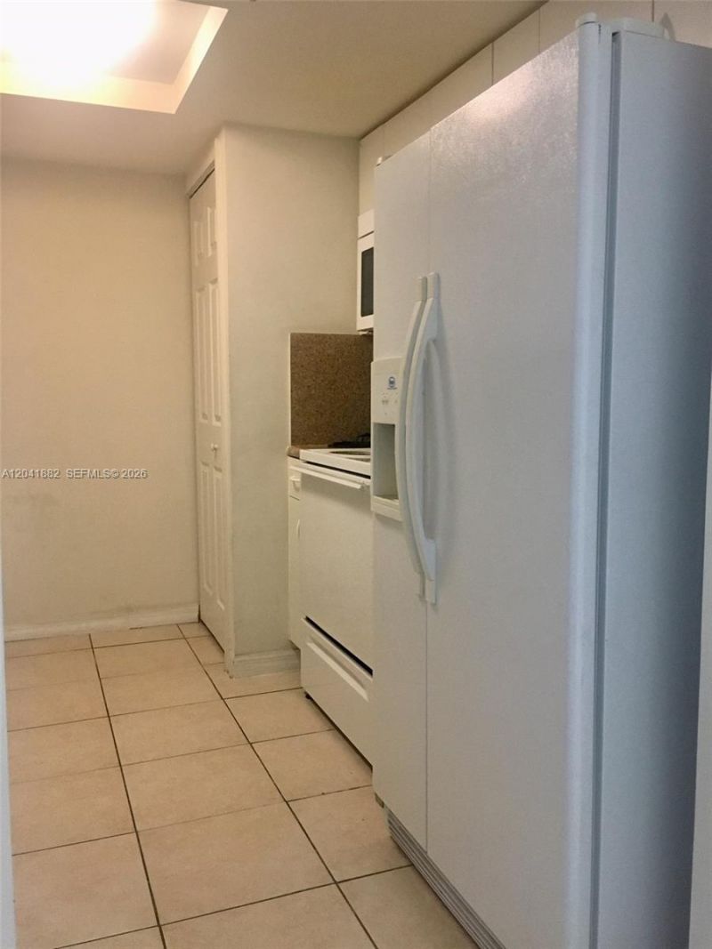 2475 NW 16th Street Rd , Unit 418, Miami, FL 33125 Photo