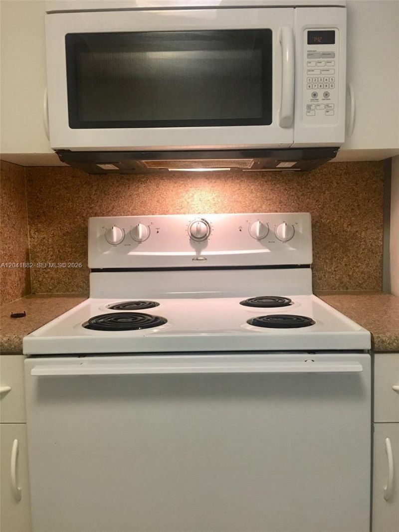 2475 NW 16th Street Rd , Unit 418, Miami, FL 33125 Photo