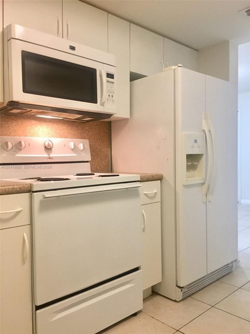 2475 NW 16th Street Rd , Unit 418, Miami, FL 33125 Photo