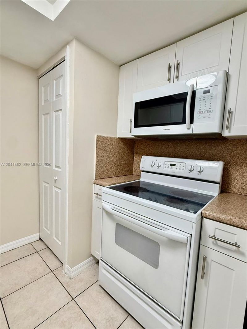 2475 NW 16th Street Rd , Unit 418, Miami, FL 33125 Photo