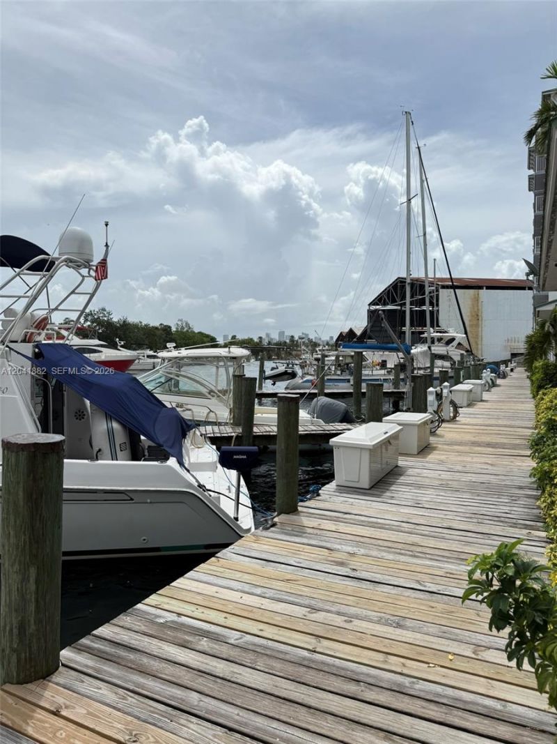 2475 NW 16th Street Rd , Unit 418, Miami, FL 33125 Photo
