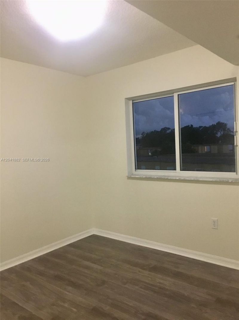 2475 NW 16th Street Rd , Unit 418, Miami, FL 33125 Photo