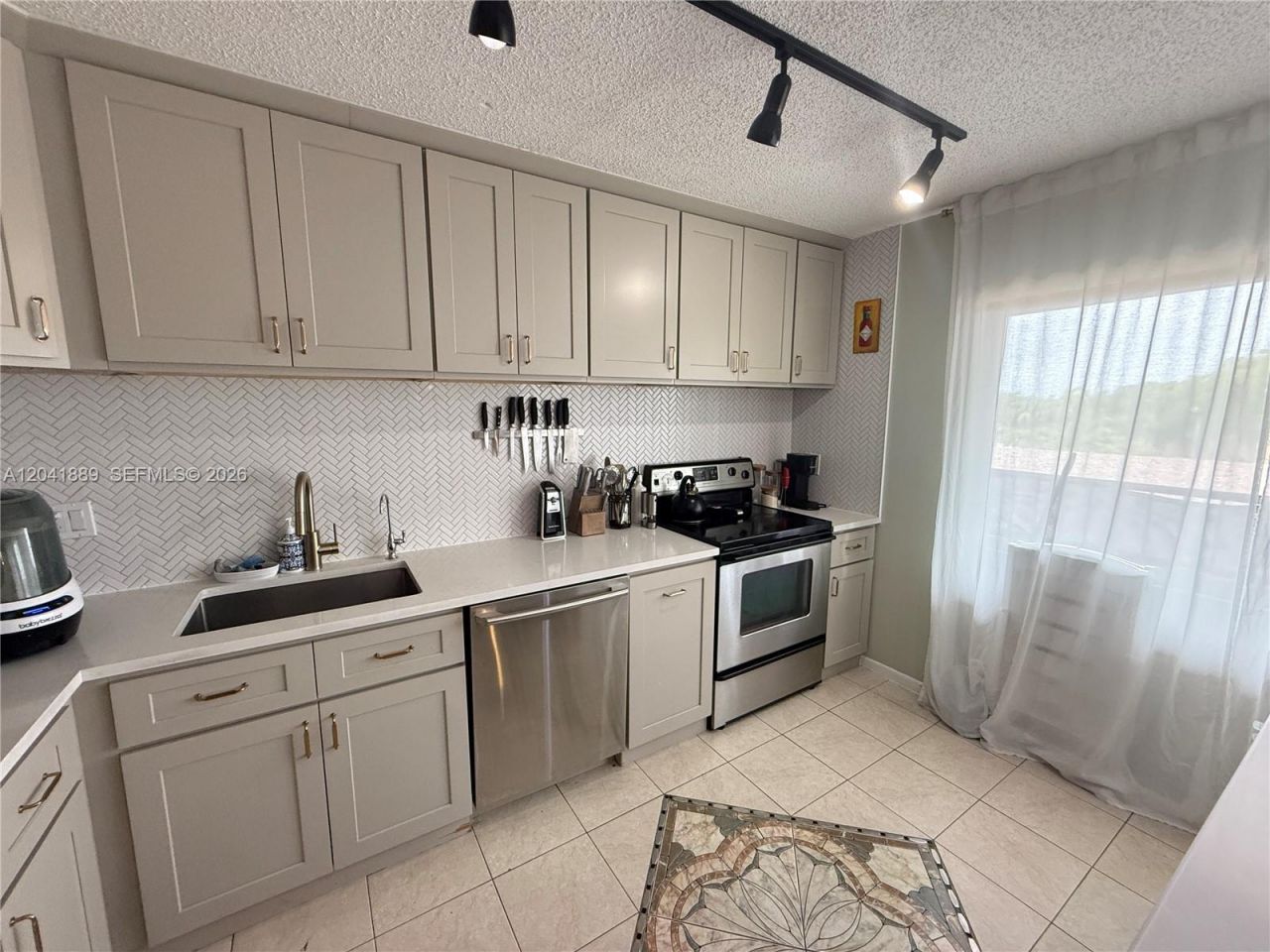 17000 NW 67th Ave , Unit 402, Hialeah, FL 33015 Photo