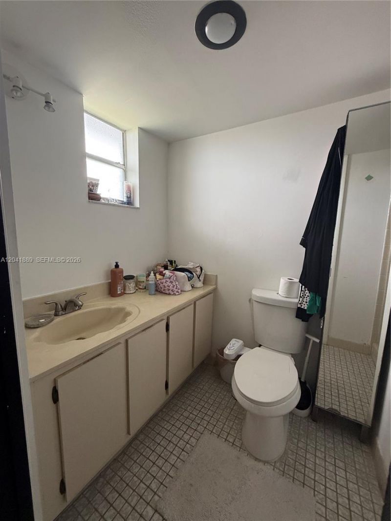 17000 NW 67th Ave , Unit 402, Hialeah, FL 33015 Photo