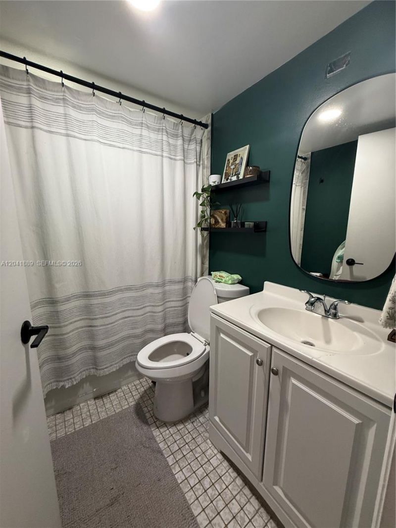 17000 NW 67th Ave , Unit 402, Hialeah, FL 33015 Photo
