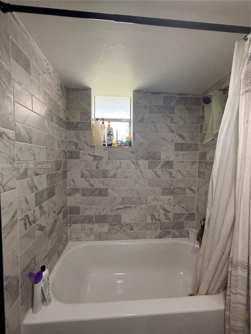 17000 NW 67th Ave , Unit 402, Hialeah, FL 33015 Photo