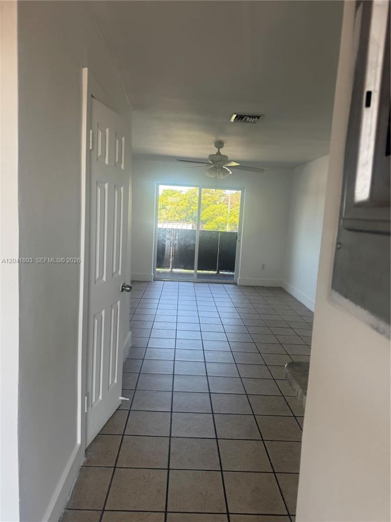 1551 W Okeechobee Rd , Unit 19, Hialeah, FL 33010 Photo