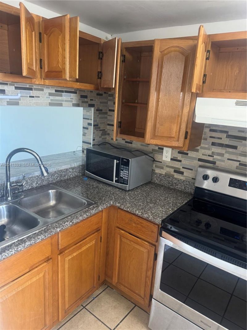 1551 W Okeechobee Rd , Unit 19, Hialeah, FL 33010 Photo
