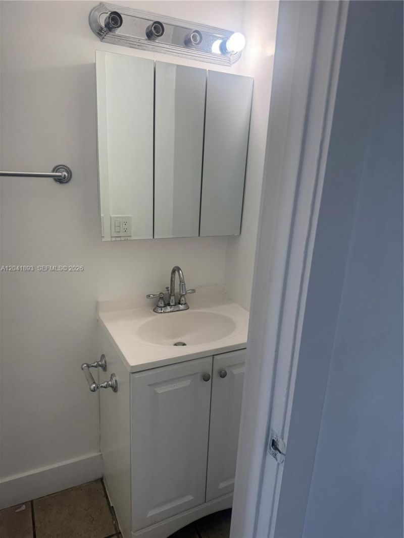 1551 W Okeechobee Rd , Unit 19, Hialeah, FL 33010 Photo