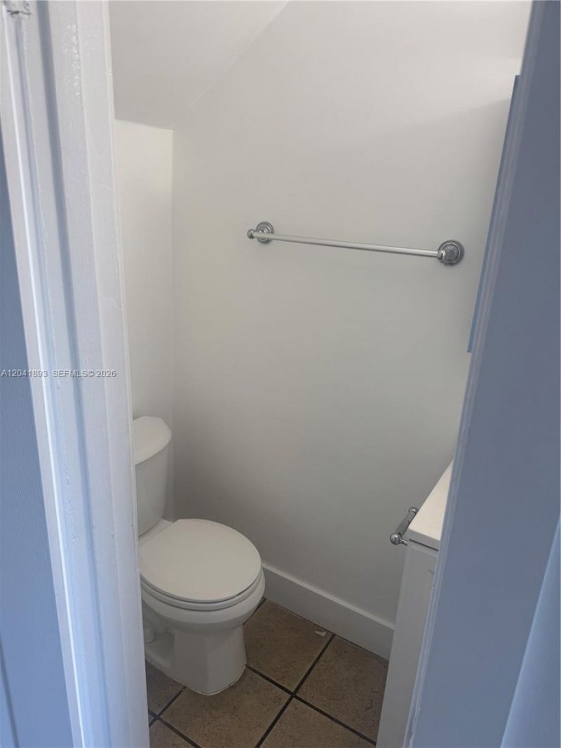 1551 W Okeechobee Rd , Unit 19, Hialeah, FL 33010 Photo