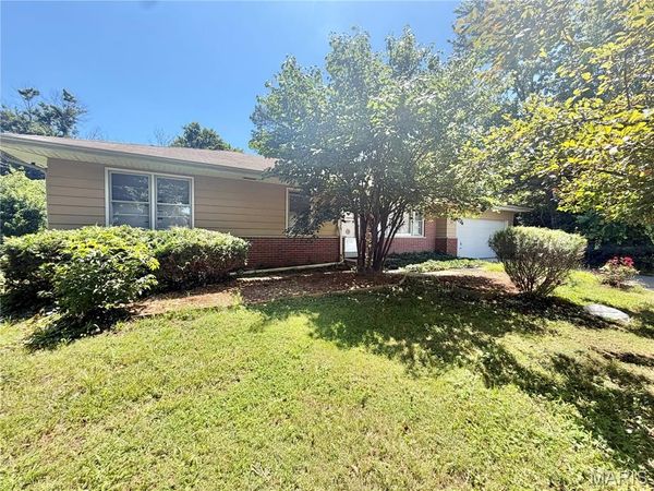 7012 N Hanley Road , Hazelwood, MO 63042