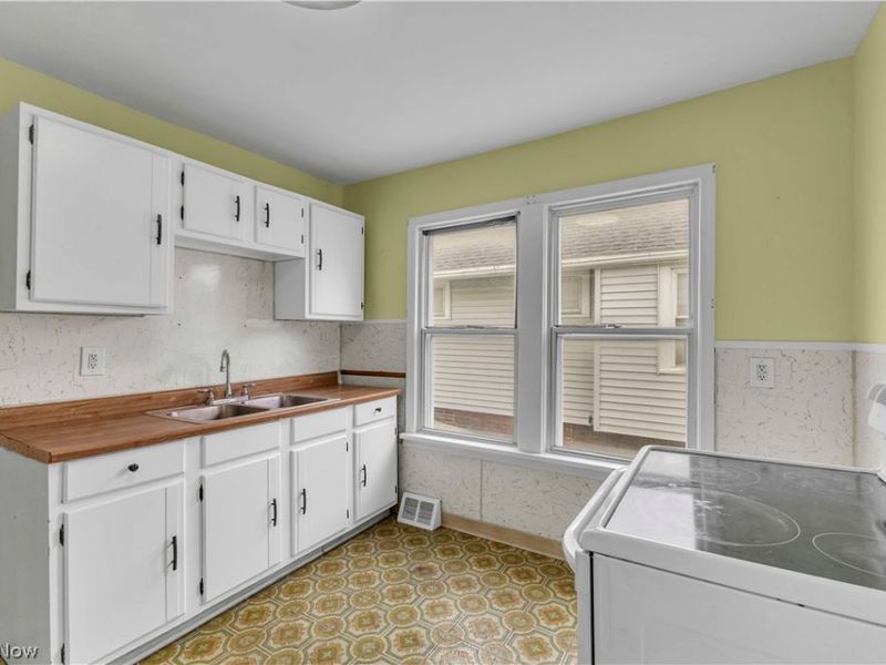 7614 Spring Garden Road, Parma, OH 44129 Photo 4