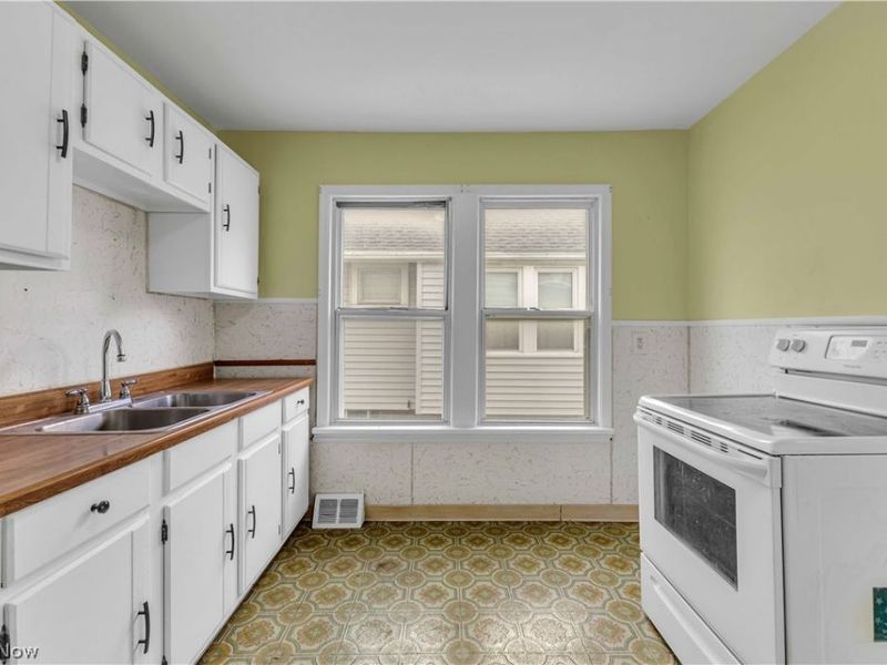 7614 Spring Garden Road, Parma, OH 44129 Photo 5