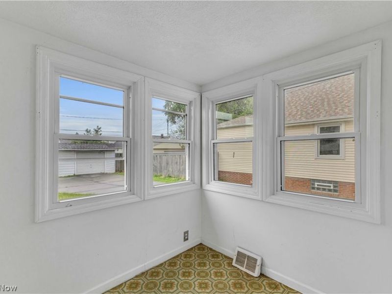 7614 Spring Garden Road, Parma, OH 44129 Photo 8