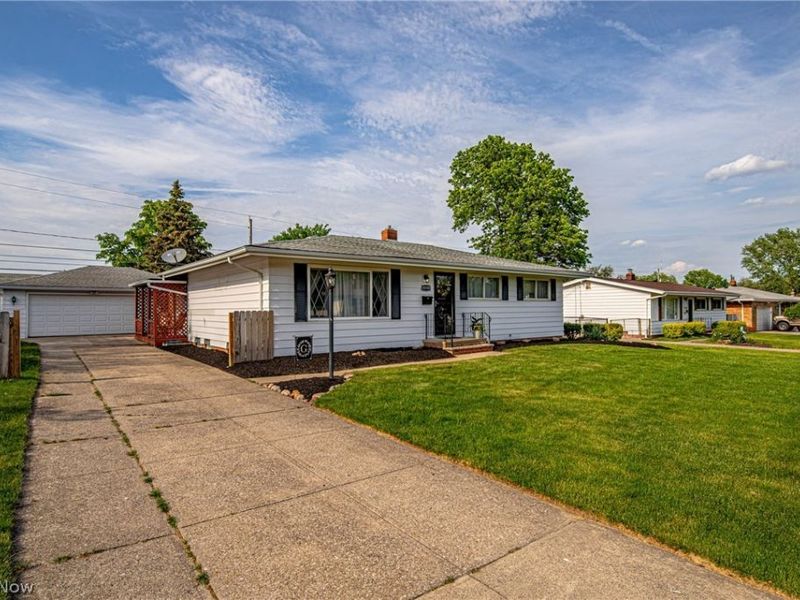 10340 Terrace Court, Parma, OH 44130 Photo 2