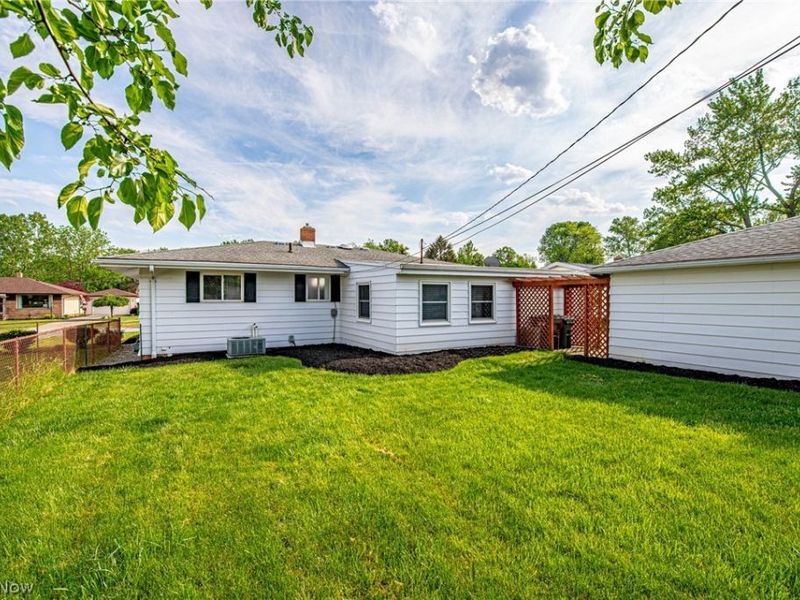 10340 Terrace Court, Parma, OH 44130 Photo 9