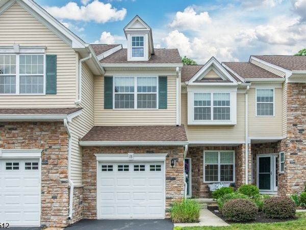15 Julia Pl, Mount Olive, NJ 07828