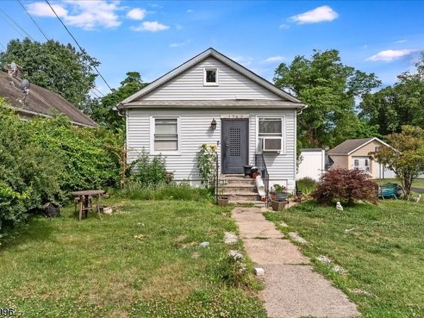 1762 W 5Th St, Piscataway, NJ 08854