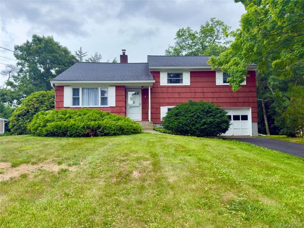 10 Abbie Lane , Hyde Park, NY 12538