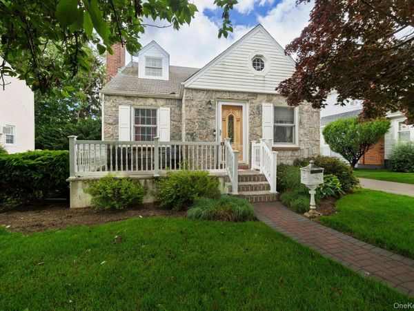 15 Horton Street , Malverne, NY 11565
