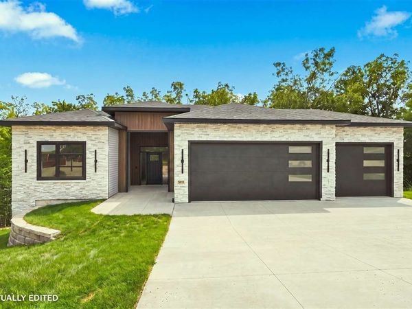 3931 NW Windfall Drive, Cedar Rapids, IA 52405