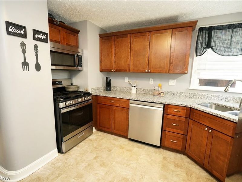 167 Brandtson Avenue, Elyria, OH 44035 Photo 7