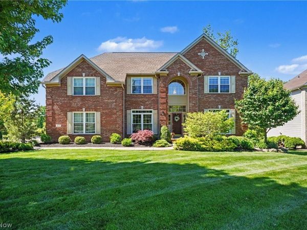 975 W Parkway Boulevard , Aurora, OH 44202
