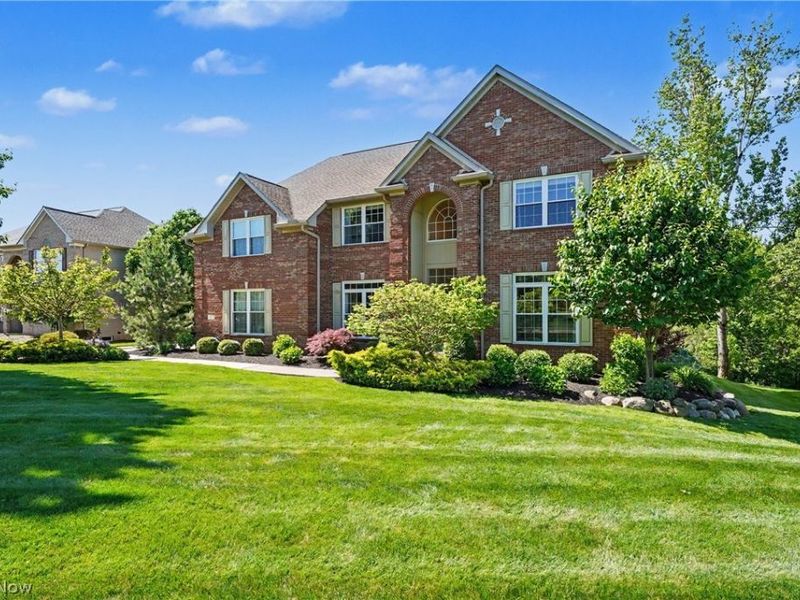 975 W Parkway Boulevard, Aurora, OH 44202 Photo 2
