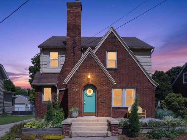 814 N Fairview Avenue, Lansing, MI 48912