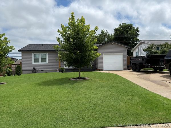 8944 E Newton Street , Tulsa, OK 74115