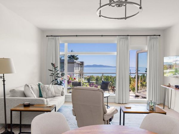 5120 Cordova Bay Rd, Unit #305, Saanich, BC V8Y 2K5