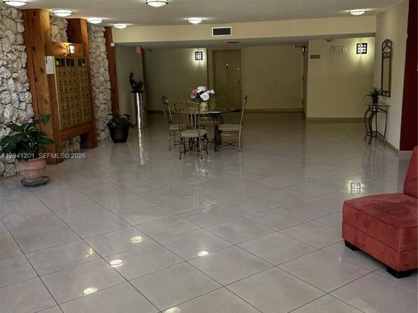 16325 Golf Club Rd, Unit 304, Weston, FL 33326