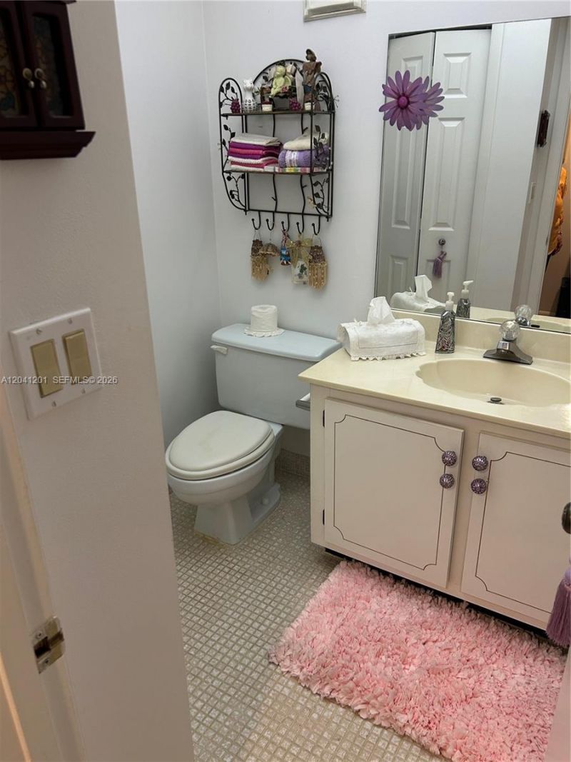16325 Golf Club Rd , Unit 304, Weston, FL 33326 Photo