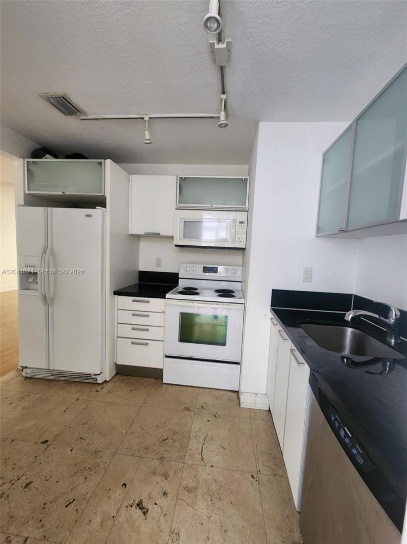 1080 99th St, Unit 212, Bay Harbor Islands, FL 33154 Photo