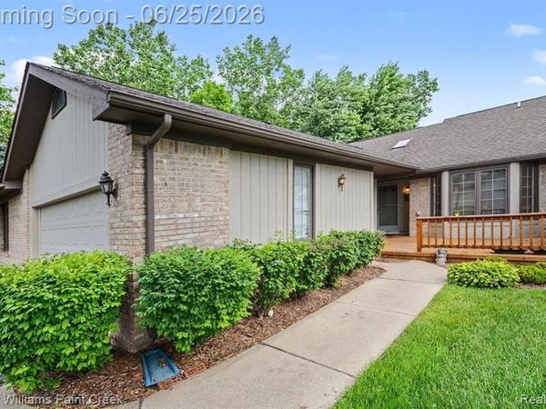 13311 Whittier Drive, Sterling Heights, MI 48312