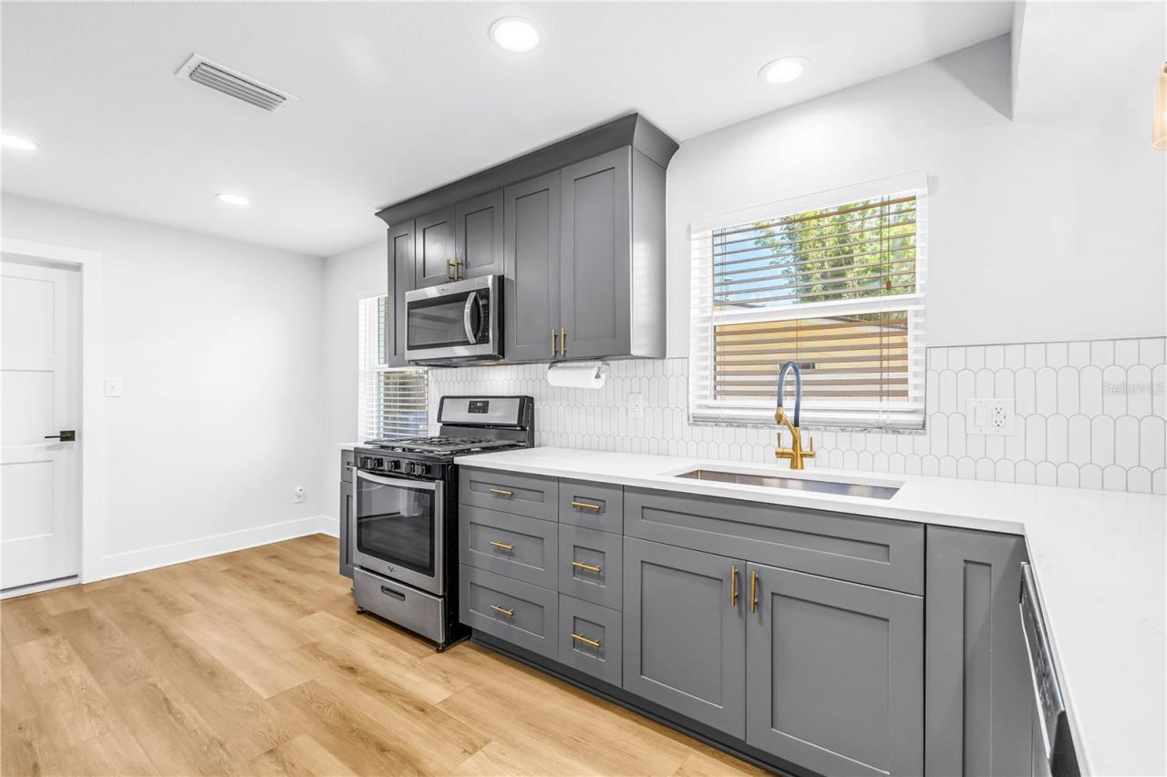5846 12th Street S, Saint Petersburg, FL 33705 Photo