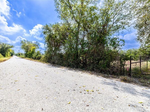 287 Sunset TRL , Luling, TX 78648